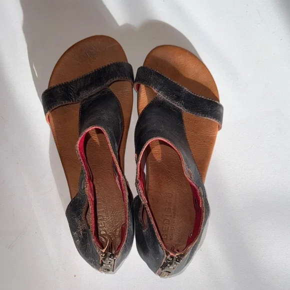 Bed Stu Black and Brown Leather Sandals - Picture 3 of 4